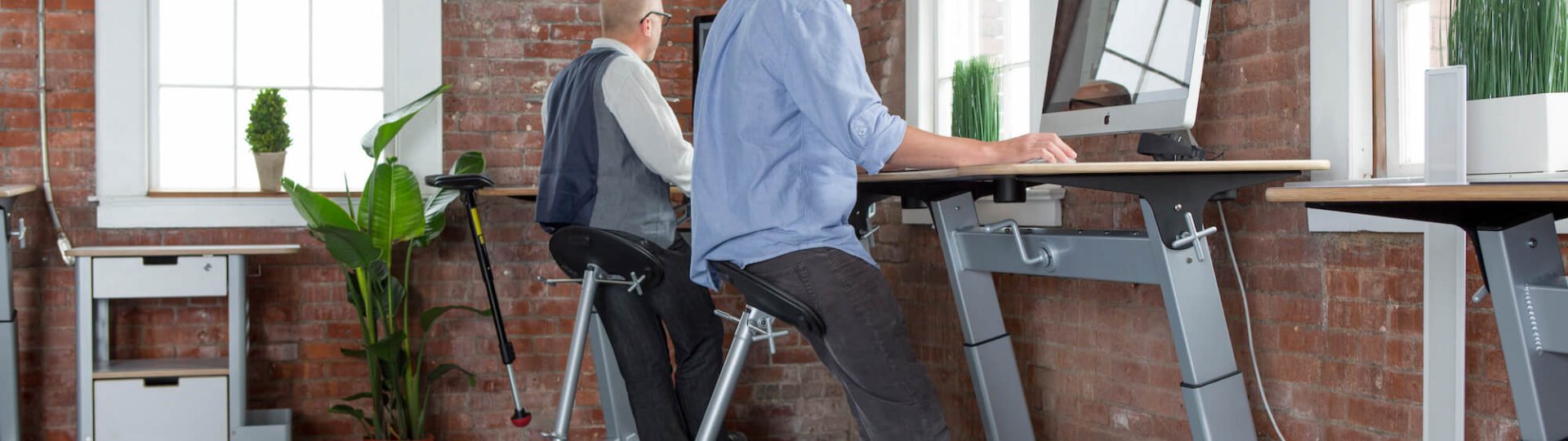 focal upright by Safco ergonomic desk